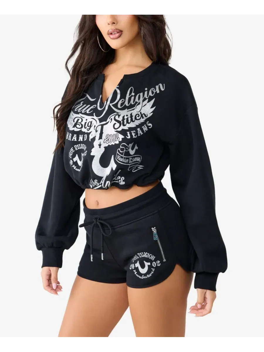 Свитшот женский укороченный с V-образным вырезом, с принтом True Religion — изображение 2 из 3, черный