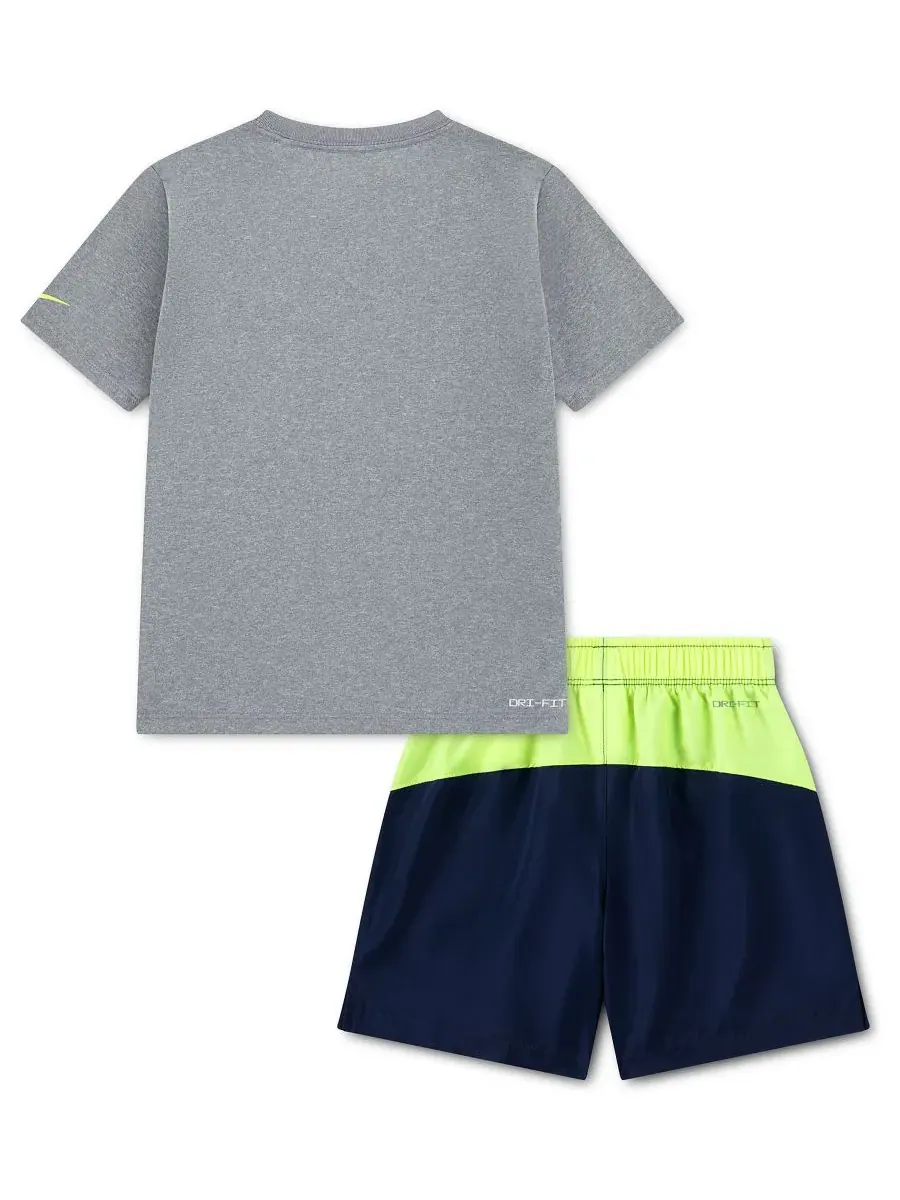 Детский комплект из двух предметов: футболка с круглым вырезом Dri-FIT и тканые шорты для мальчиков — изображение 2 из 5