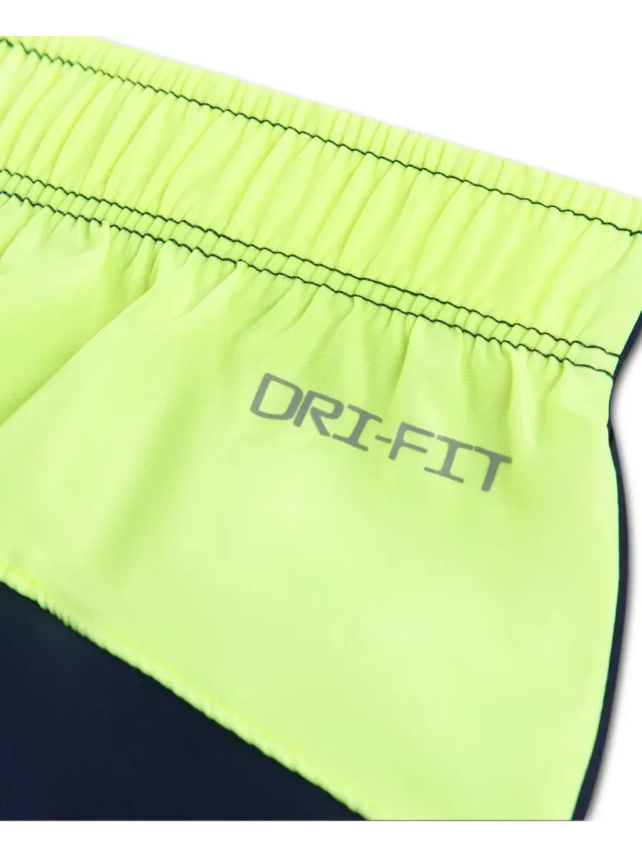 Детский комплект из двух предметов: футболка с круглым вырезом Dri-FIT и тканые шорты для мальчиков — изображение 3 из 5