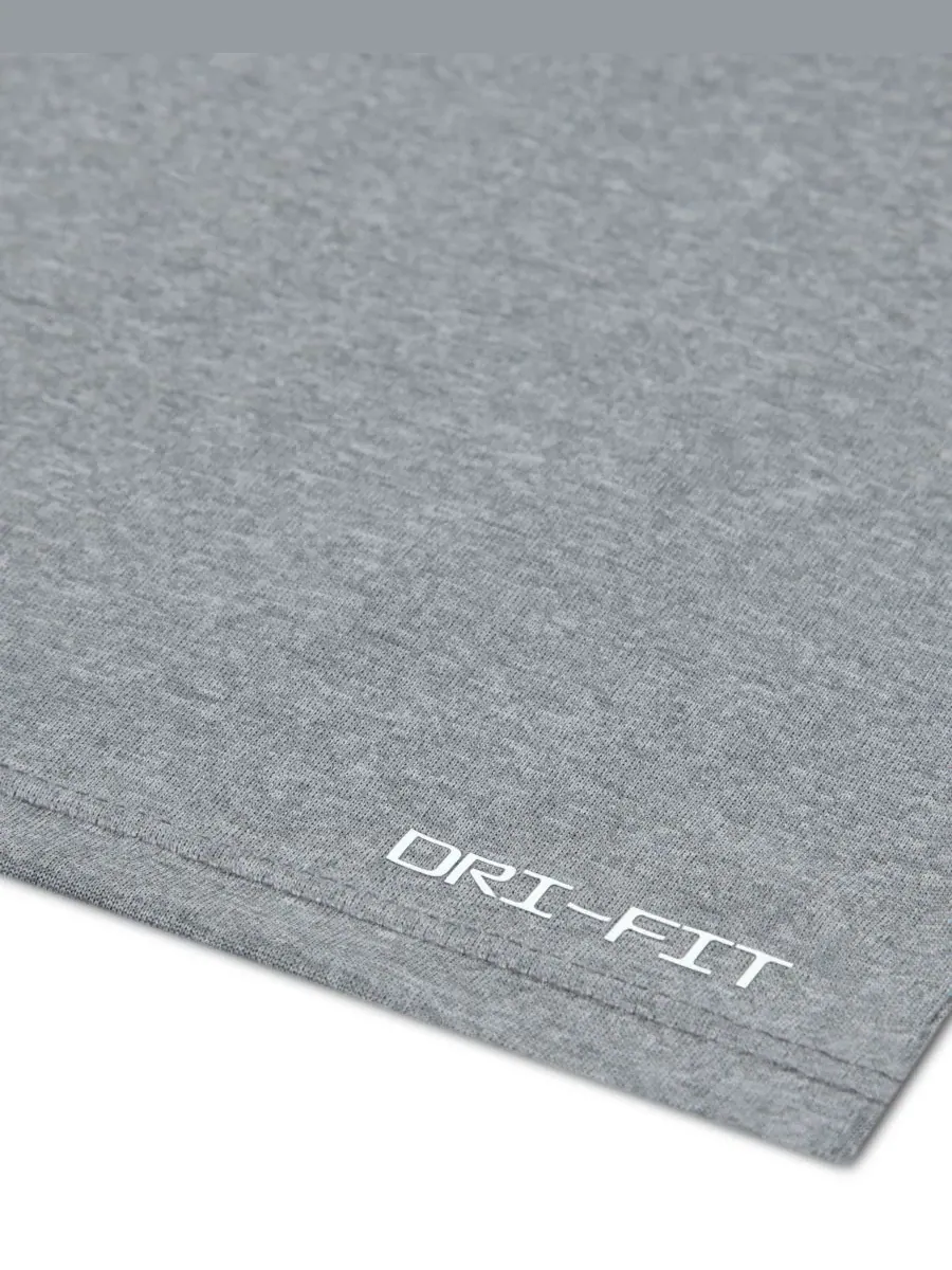 Детский комплект из двух предметов: футболка с круглым вырезом Dri-FIT и тканые шорты для мальчиков — изображение 4 из 5