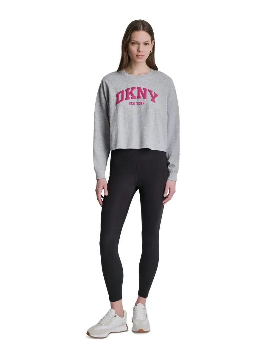 Футболка с длинным рукавом и опущенным плечом Varsity Logo DKNY Sport — изображение 2 из 4, серый/розовый