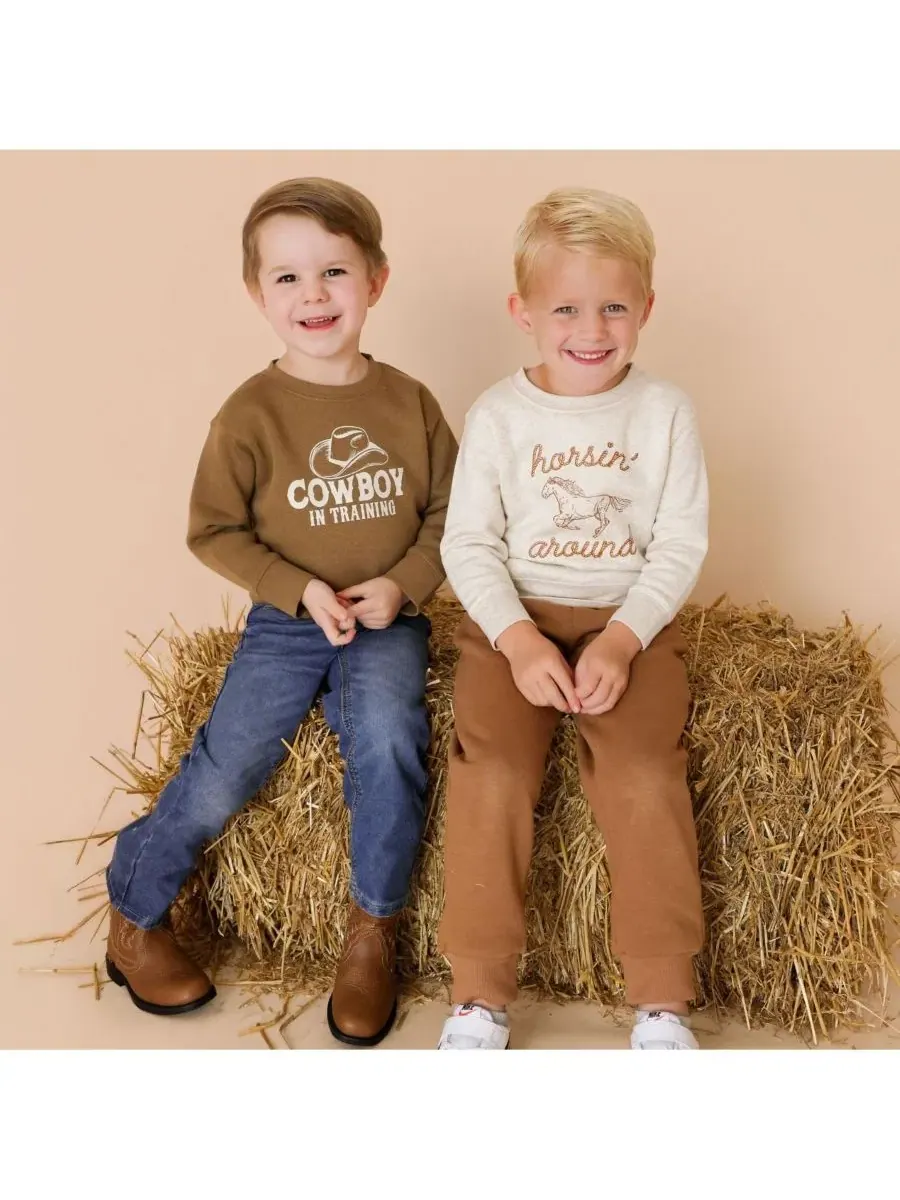 Свитшот с принтом Cowboy In Training Sweet Wink — изображение 4 из 5, коричневый