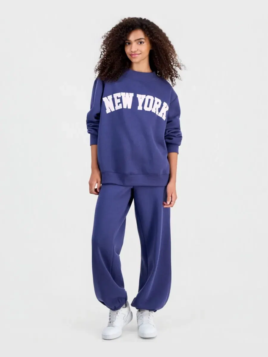 Свитшот женский с вышивкой New York, модель Embroidery Mockneck Madden Girl — изображение 3 из 4, синий