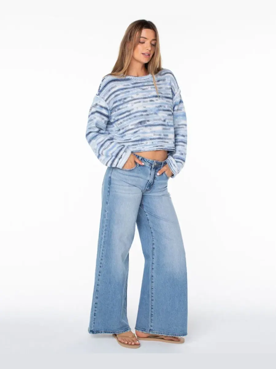 Свитер укороченный женский с полосатым принтом Swell Season Striped Roxy — изображение 2 из 4, синий