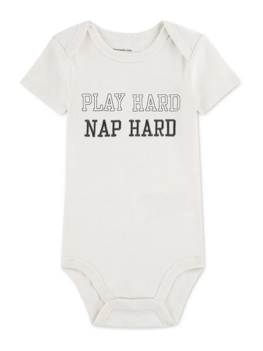 Боди с коротким рукавом с графическим принтом abercrombie kids — изображение 1 из 3, белый