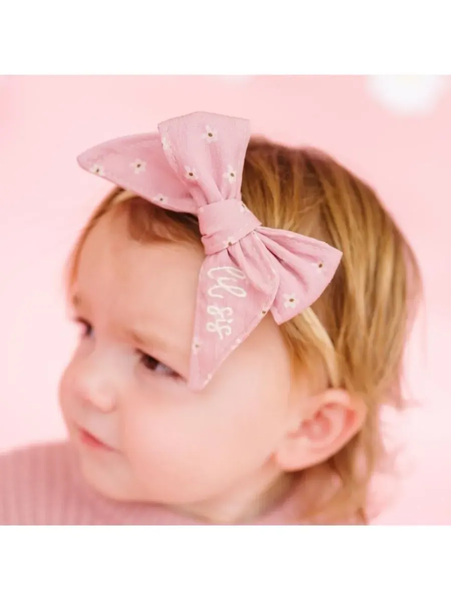 Повязка на голову для малышки "Маленькая сестричка" Sweet Wink — изображение 2 из 7, розовый