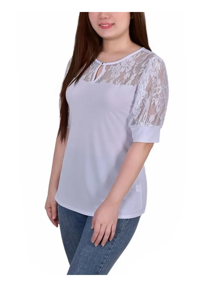 Женский топ с короткими пышными рукавами, кружевными рукавами и кокеткой NY Collection — изображение 3 из 3, белый