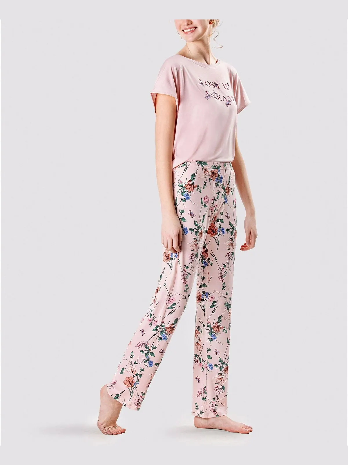 Женский ультрамягкий пижамный комплект Lost in Dreams MOOD Pajamas — изображение 3 из 3, мульти