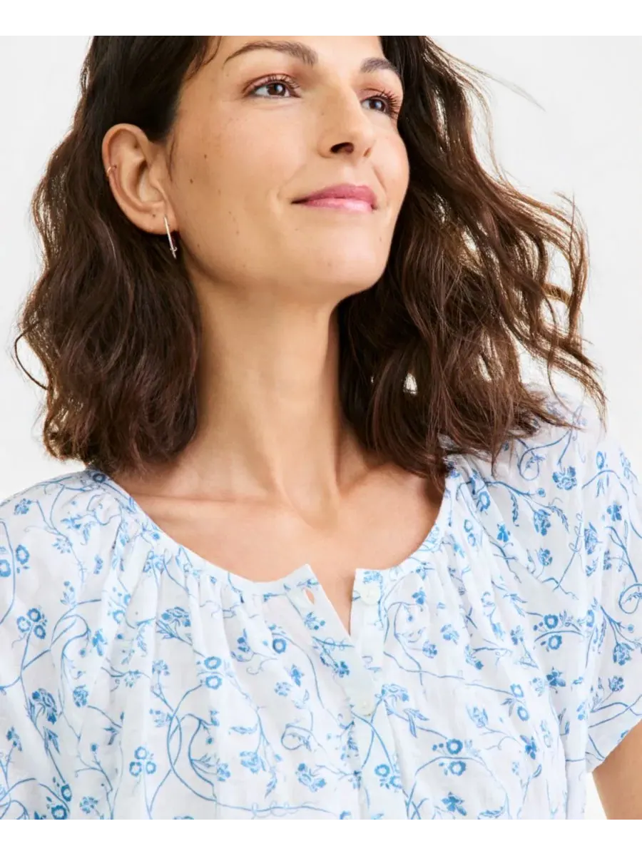 Блузка с коротким рукавом-флаттер и принтом, модель Petite Seersucker Floral Short-Flutter-Sleeve — изображение 2 из 4