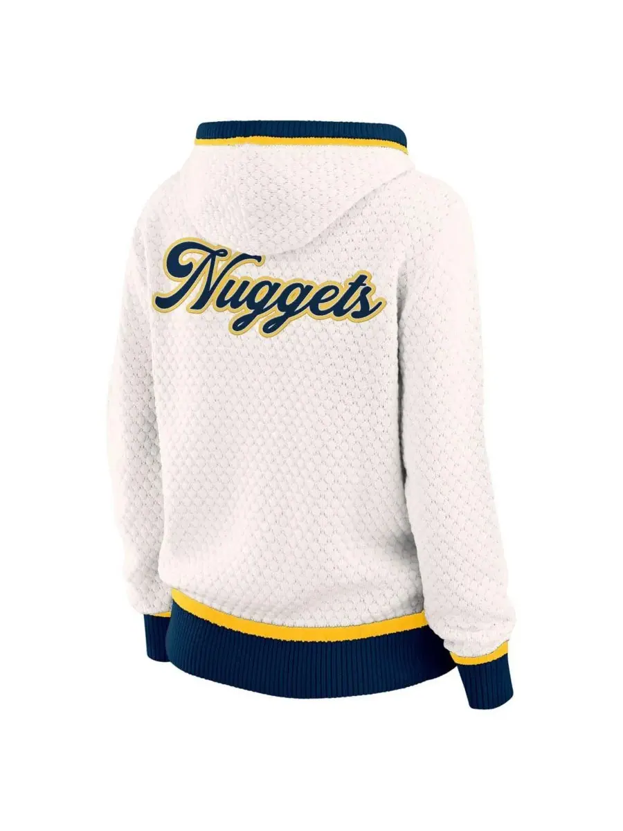 WEAR by Erin Andrews Женская белая толстовка большого размера с символикой команды Denver Nuggets — изображение 3 из 3, белый