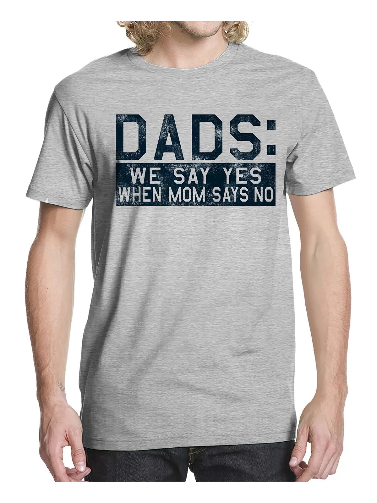 Мужская футболка с рисунком dads say yes Buzz Shirts — серый