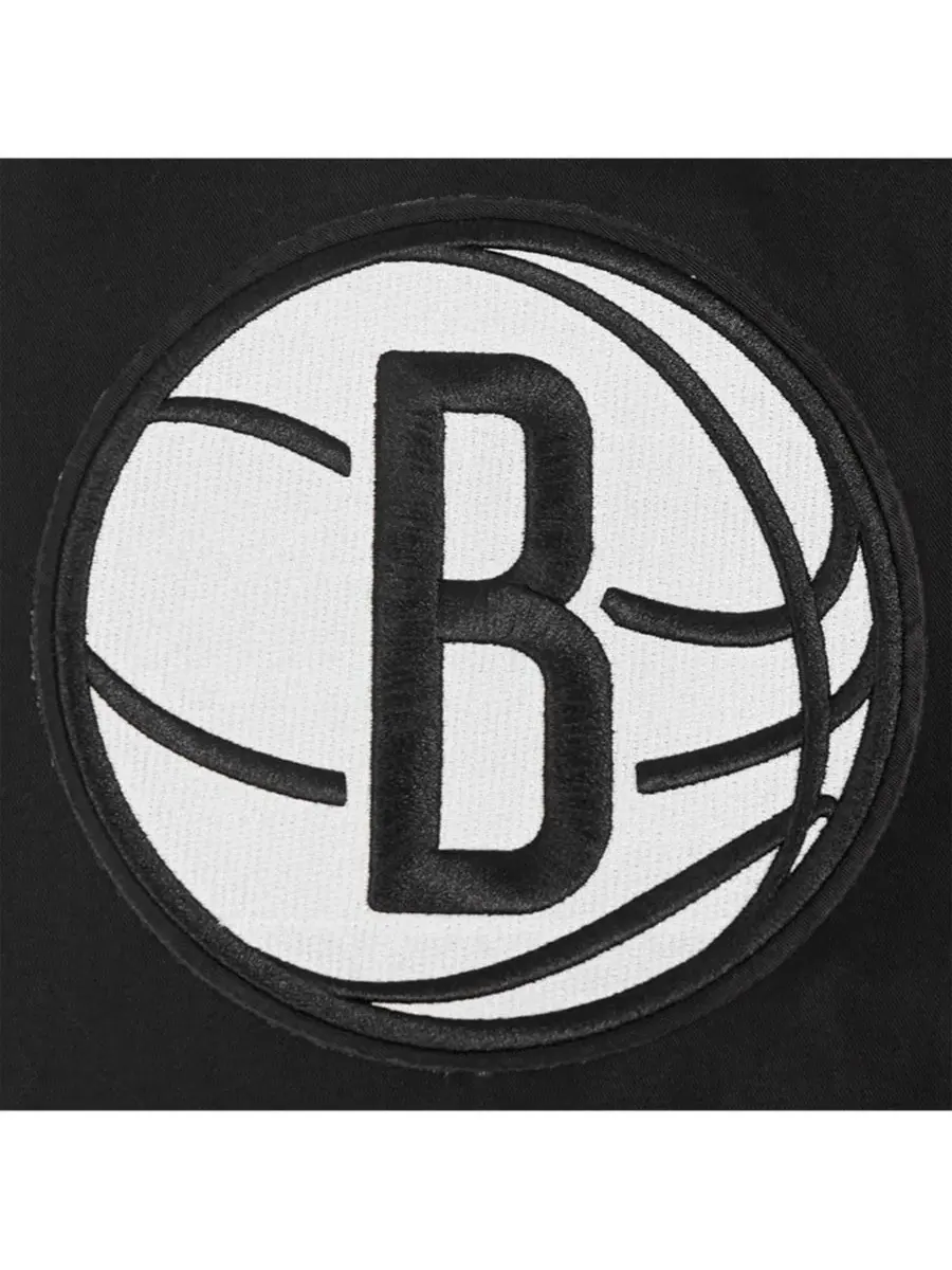 Pro Standard Мужская черная куртка Brooklyn Nets Area Code из саржи с полной застежкой-молнией — изображение 4 из 4, черный