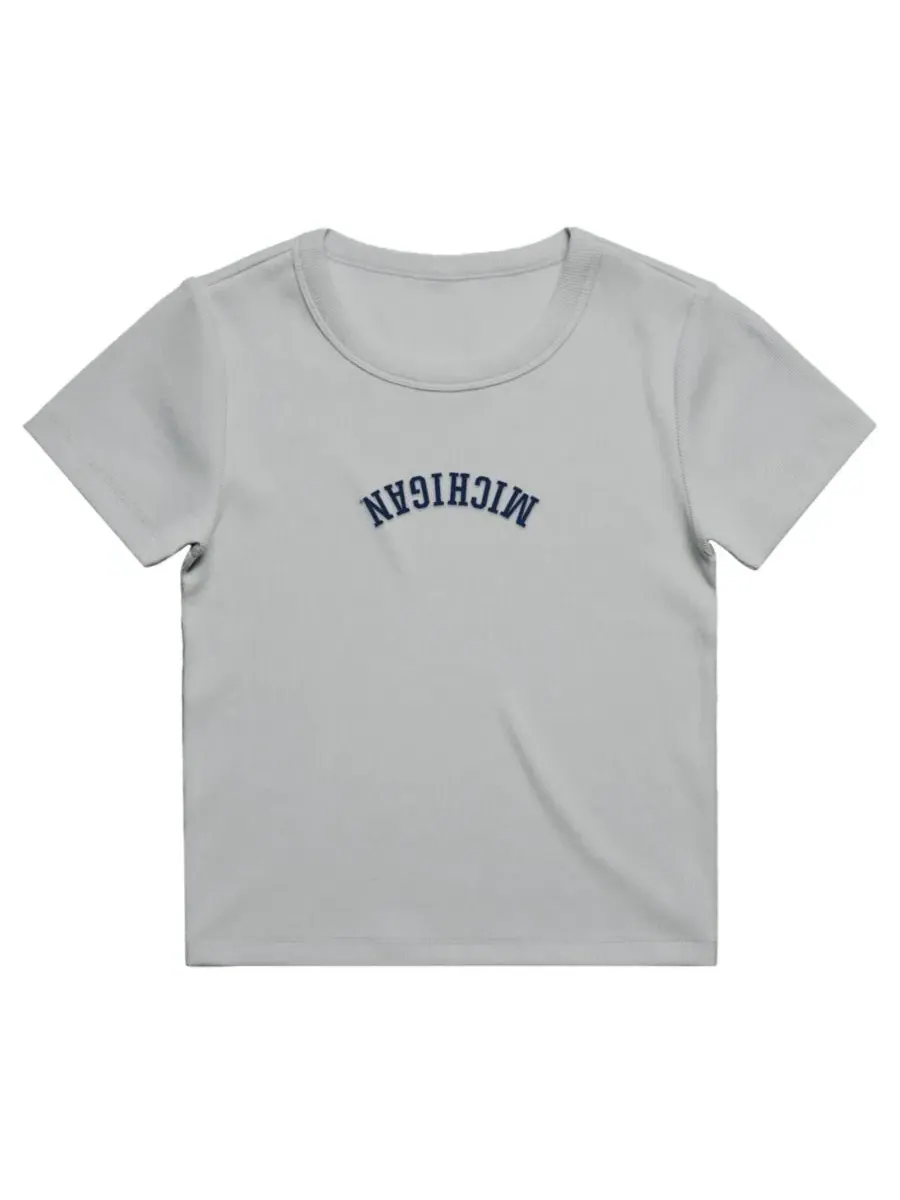 Женская футболка-кроп с вышивкой Michigan Wolverines Uscape Apparel — изображение 2 из 2, серый