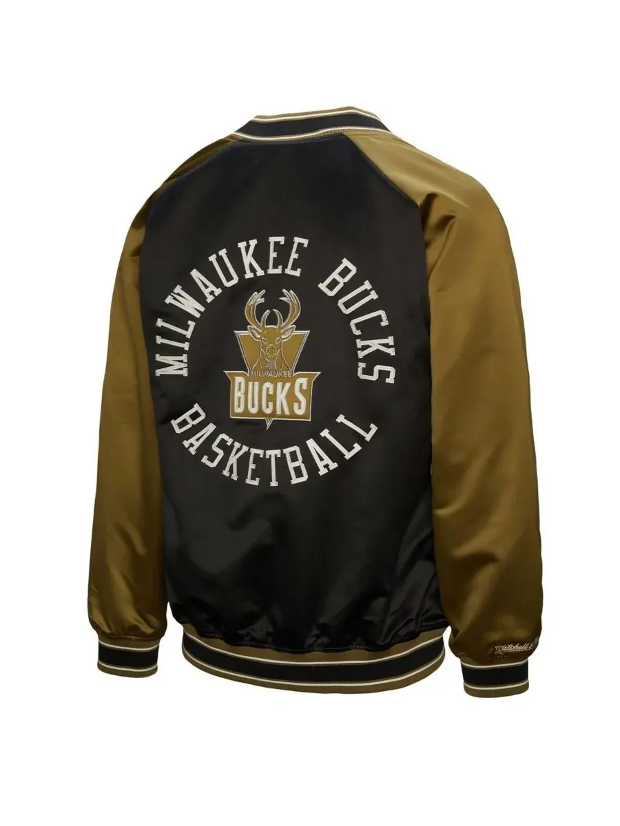 Mitchell & Ness Мужская куртка-клатч Milwaukee Bucks оливково-черного цвета из атласа с рукавами — изображение 2 из 3