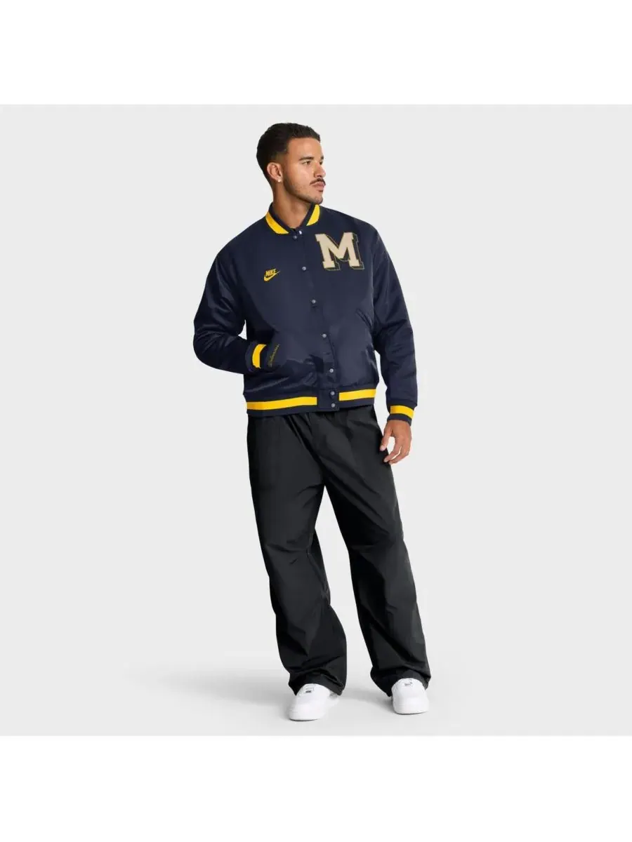 Nike Мужская темно-синяя куртка-бомбер Michigan Wolverines Legacy с застежкой на кнопках — изображение 3 из 5