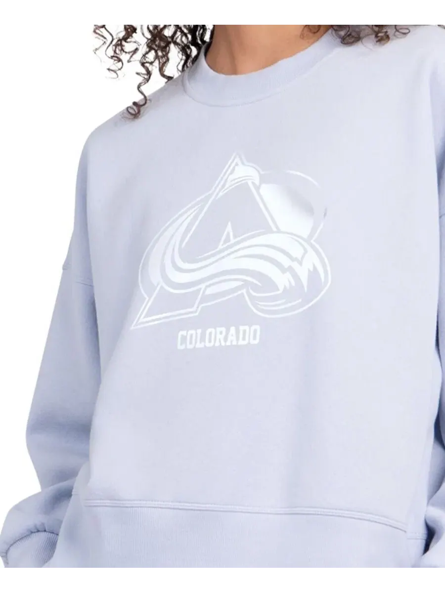 Толстовка женская с принтом Colorado Avalanche, модель Boxy Cropped Starter — изображение 2 из 3, светлый синий
