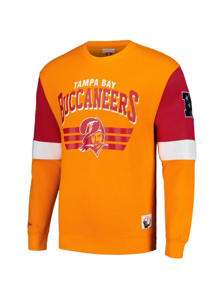 Mitchell & Ness Мужская оранжевая толстовка-пуловер Tampa Bay Buccaneers Gridiron Classics Allover — изображение 2 из 3