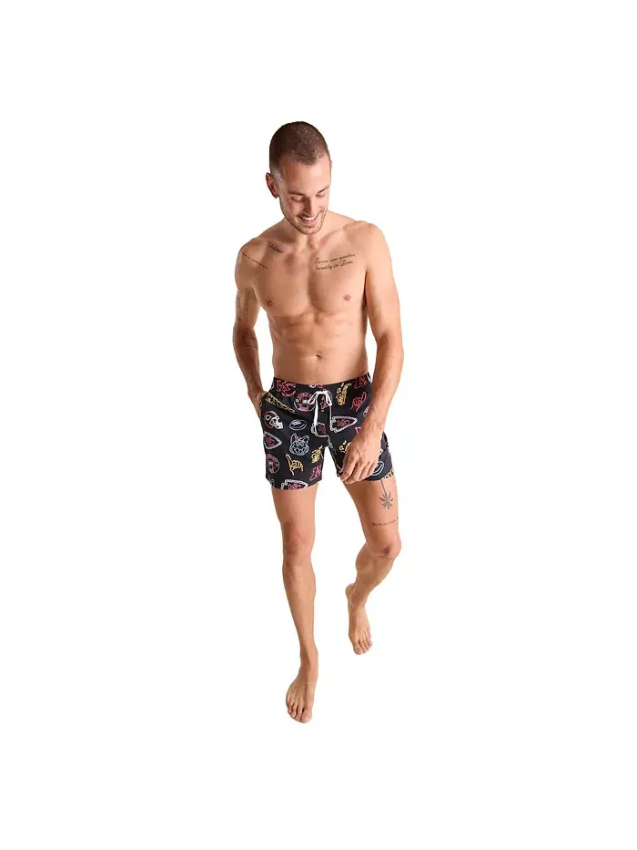 Мужские классические плавки Kansas City Chiefs с неоновой окантовкой, 5.5", черные Chubbies — изображение 5 из 5