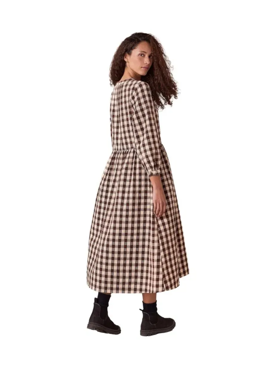 Платье-миди без воротника с принтом в клетку Celtic & Co., Chocolate Gingham — изображение 3 из 4