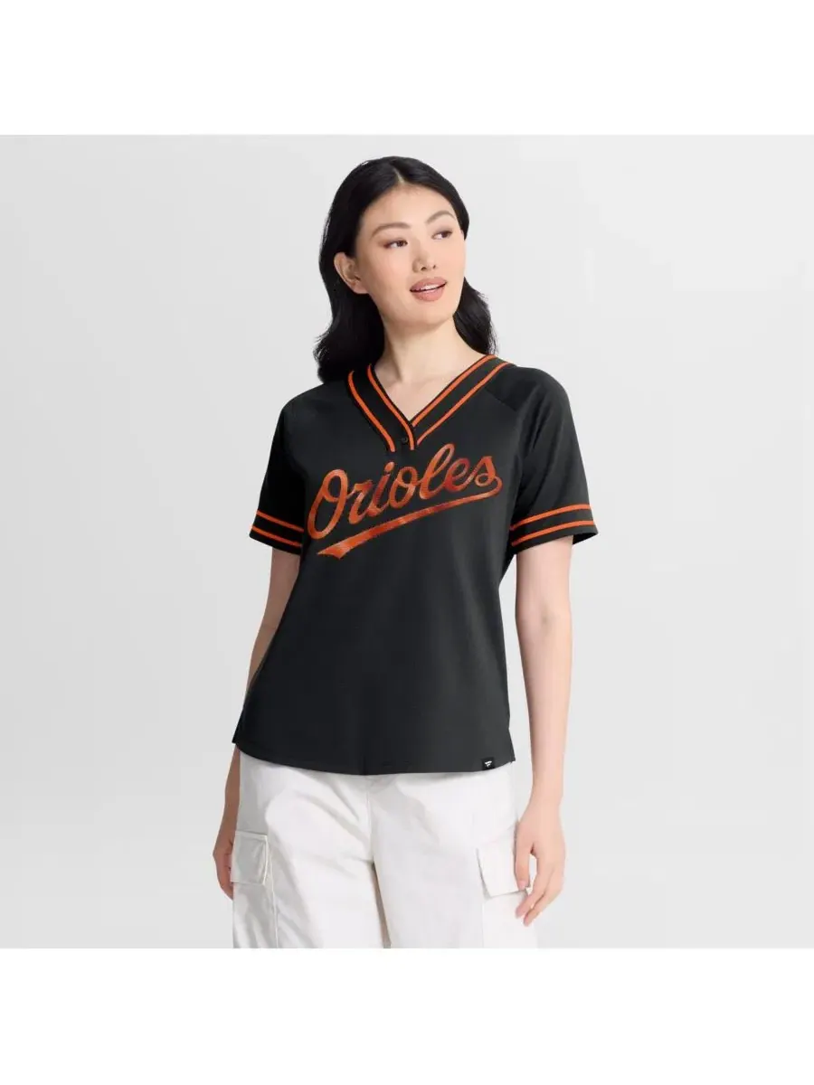 Футболка женская с V-образным вырезом, реглан, с пайетками, Baltimore Orioles Diva Race Ahead — изображение 1 из 4