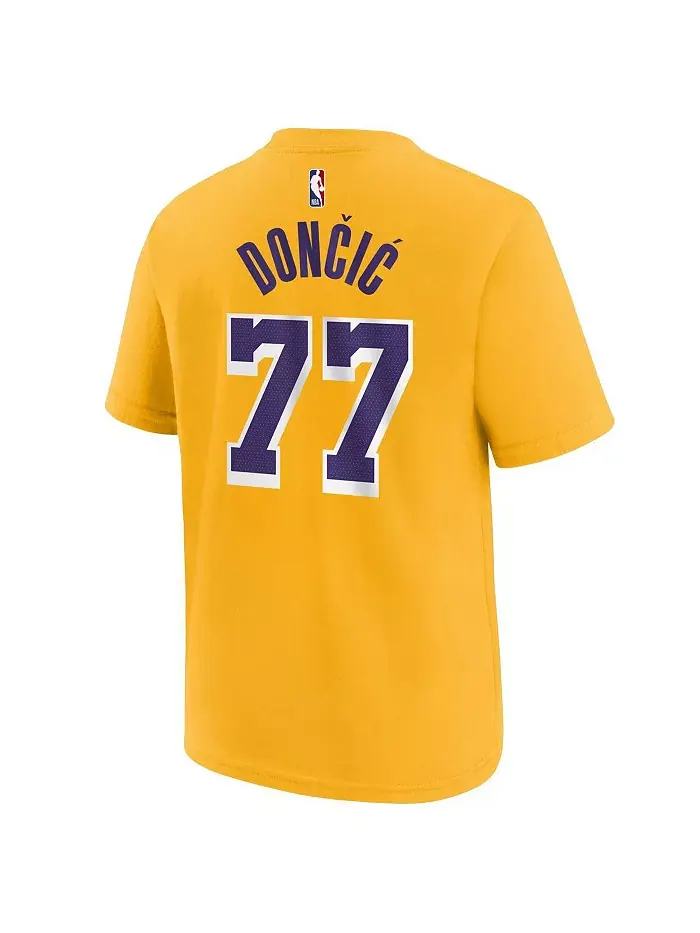 Футболка с именем и номером игрока Los Angeles Lakers Луки Дончича в золотом цвете для мальчиков и — изображение 2 из 3