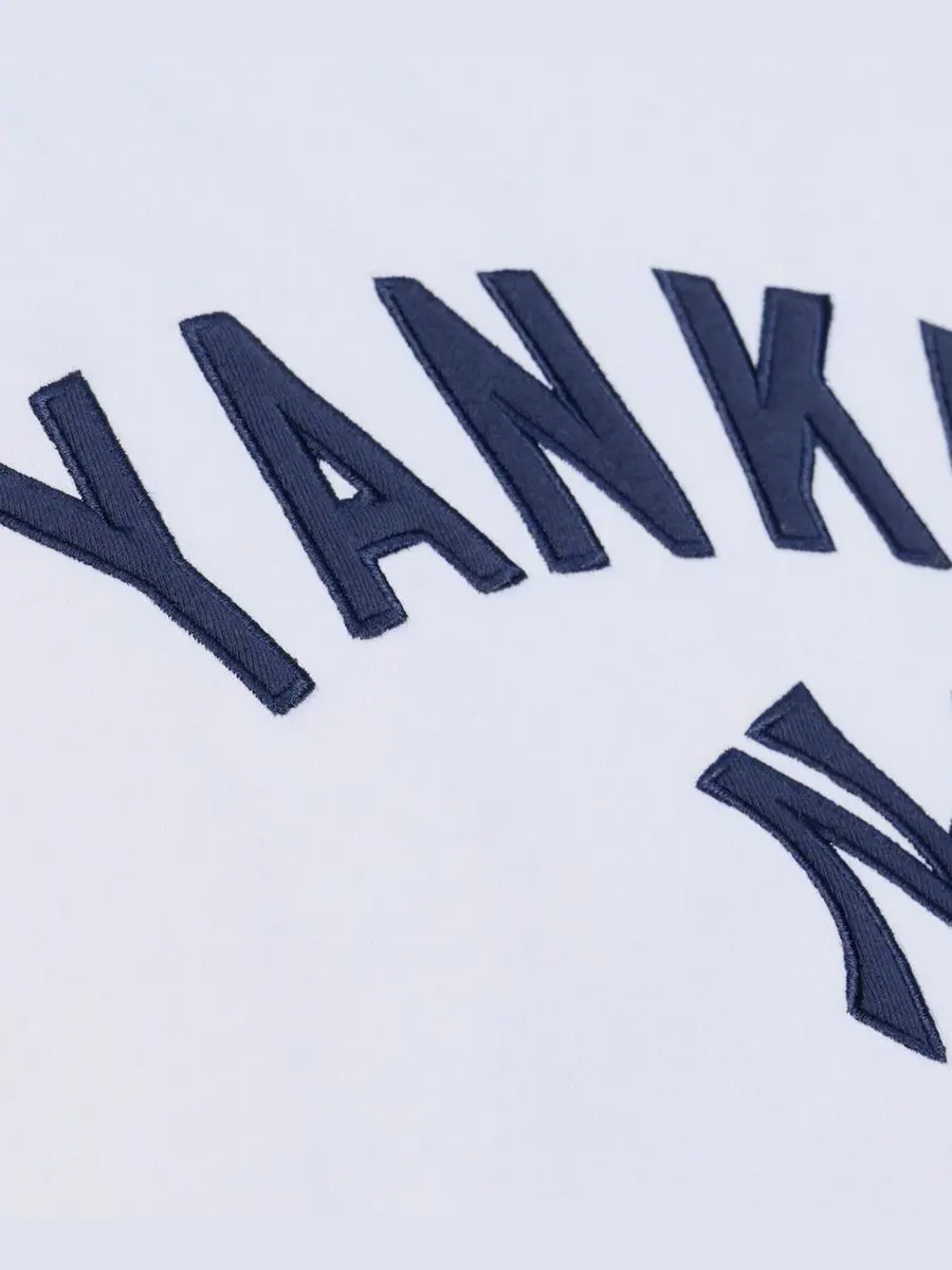 Свитшот Arctic Fleece New York Yankees Mitchell & Ness — изображение 3 из 4, белый