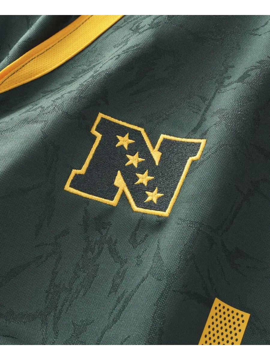 Детская футболка-поло с V-образным вырезом Green Bay Packers Football x Football Fanatics — изображение 4 из 5, зеленый