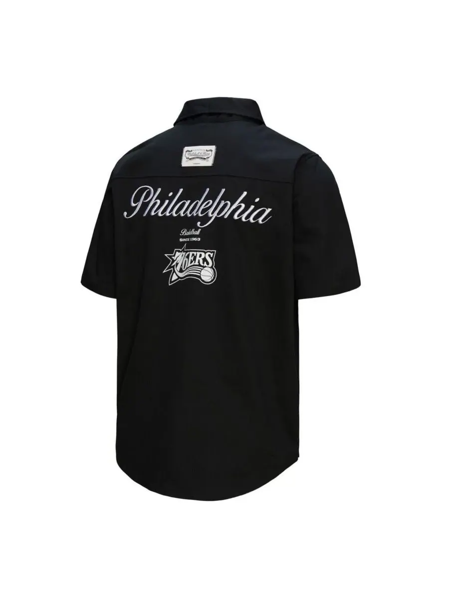 Mitchell & Ness Мужская черная футболка Philadelphia 76ers Hardwood Classics Camp — изображение 2 из 3, черный