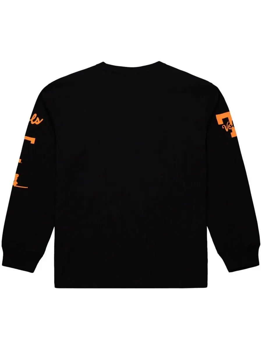 Mitchell & Ness Мужская черная футболка с длинным рукавом "Тренировочный лагерь волонтеров Теннесси" — изображение 2 из 3