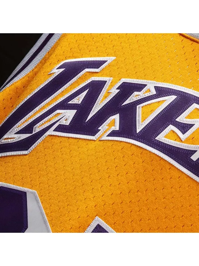 Мужская майка Magic Johnson Gold Los Angeles Lakers 1984-85 Hardwood Classics Swingman Mitchell & — изображение 4 из 4