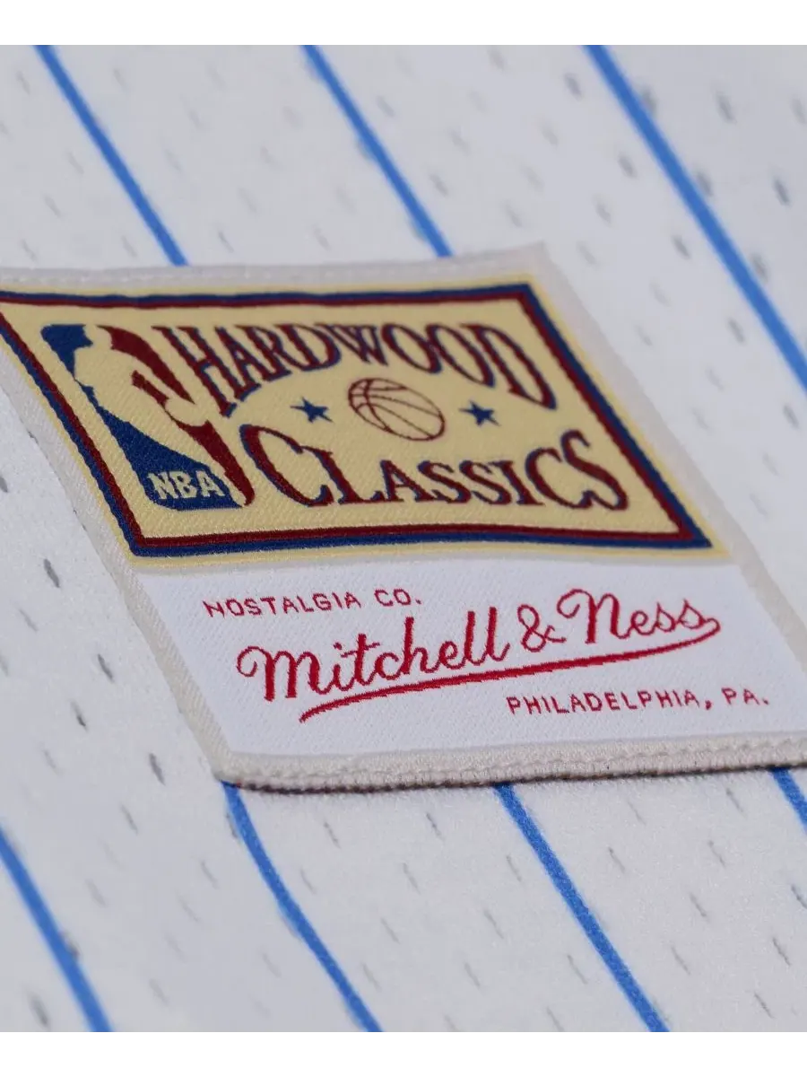 Мужская баскетбольная джерси с полосками и пуговицами Head Coach Mitchell & Ness — изображение 4 из 5, белый