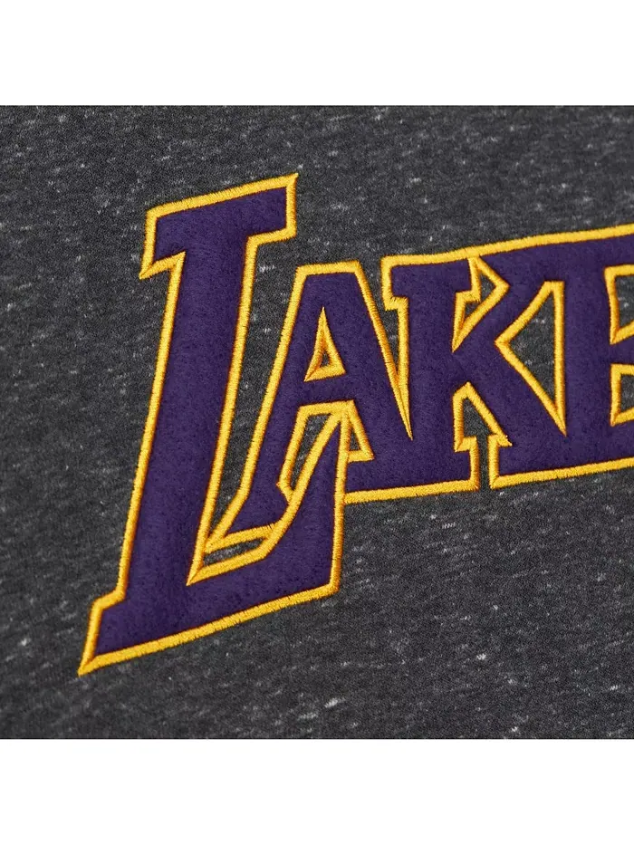 Мужской черный свитшот с вышитым винтажным логотипом Los Angeles Lakers из коллекции Black Out — изображение 5 из 5