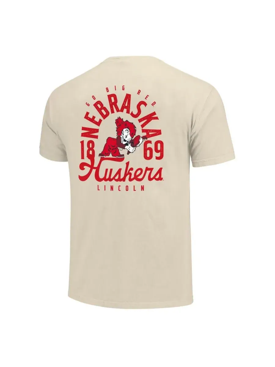 Image One Мужская кремовая футболка Nebraska Huskers Comfort Colors с изображением талисмана команды — изображение 2 из 3