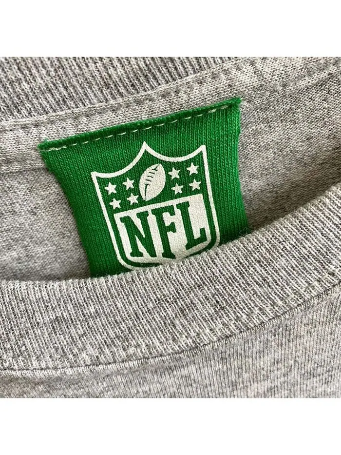 Мужская серая футболка с разрезом New England Patriots Refried Apparel — изображение 2 из 3, серый