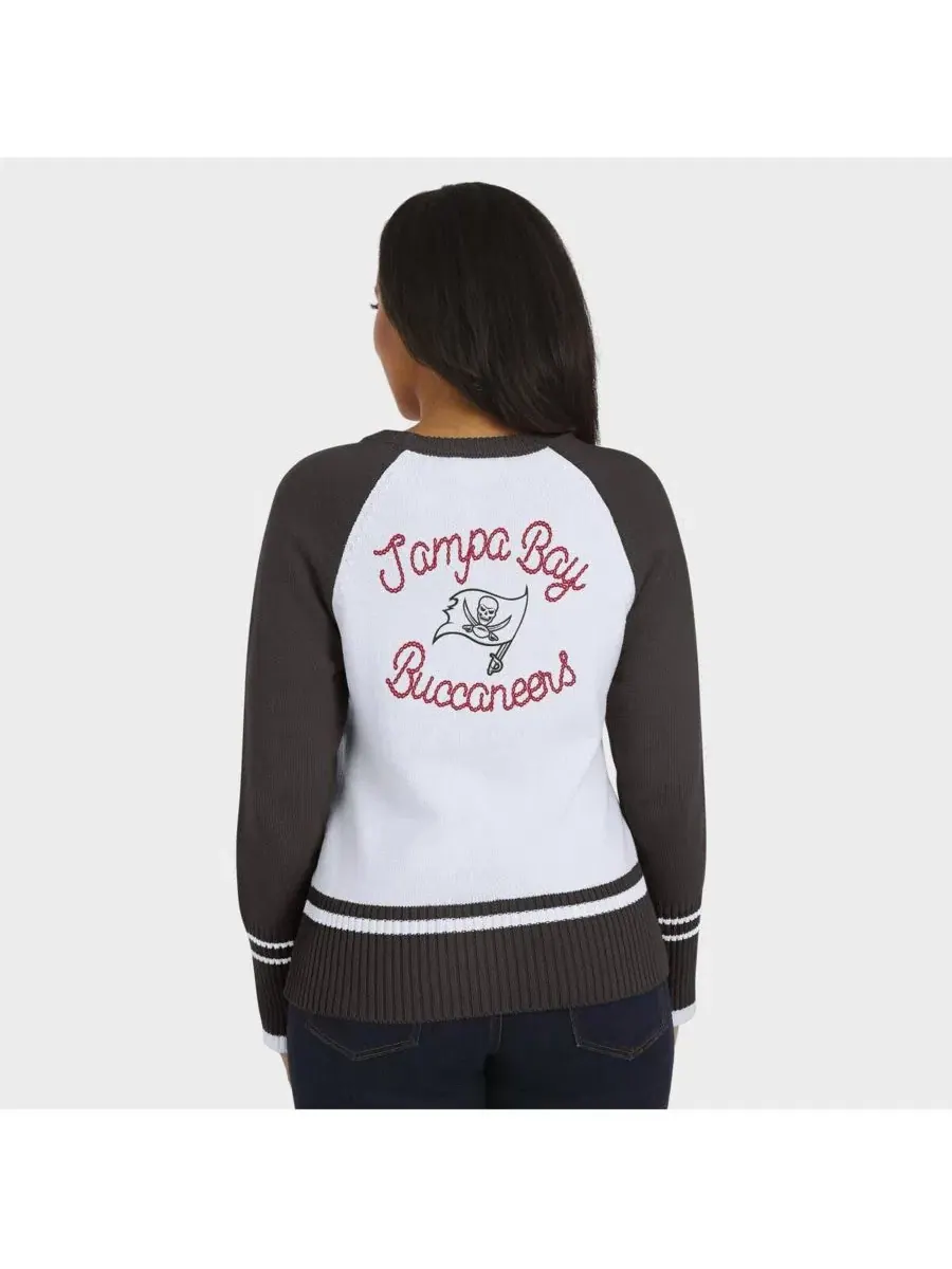 Женский свитшот реглан с принтом Tampa Bay Buccaneers Color Block Raglan WEAR by Erin Andrews — изображение 2 из 6, белый