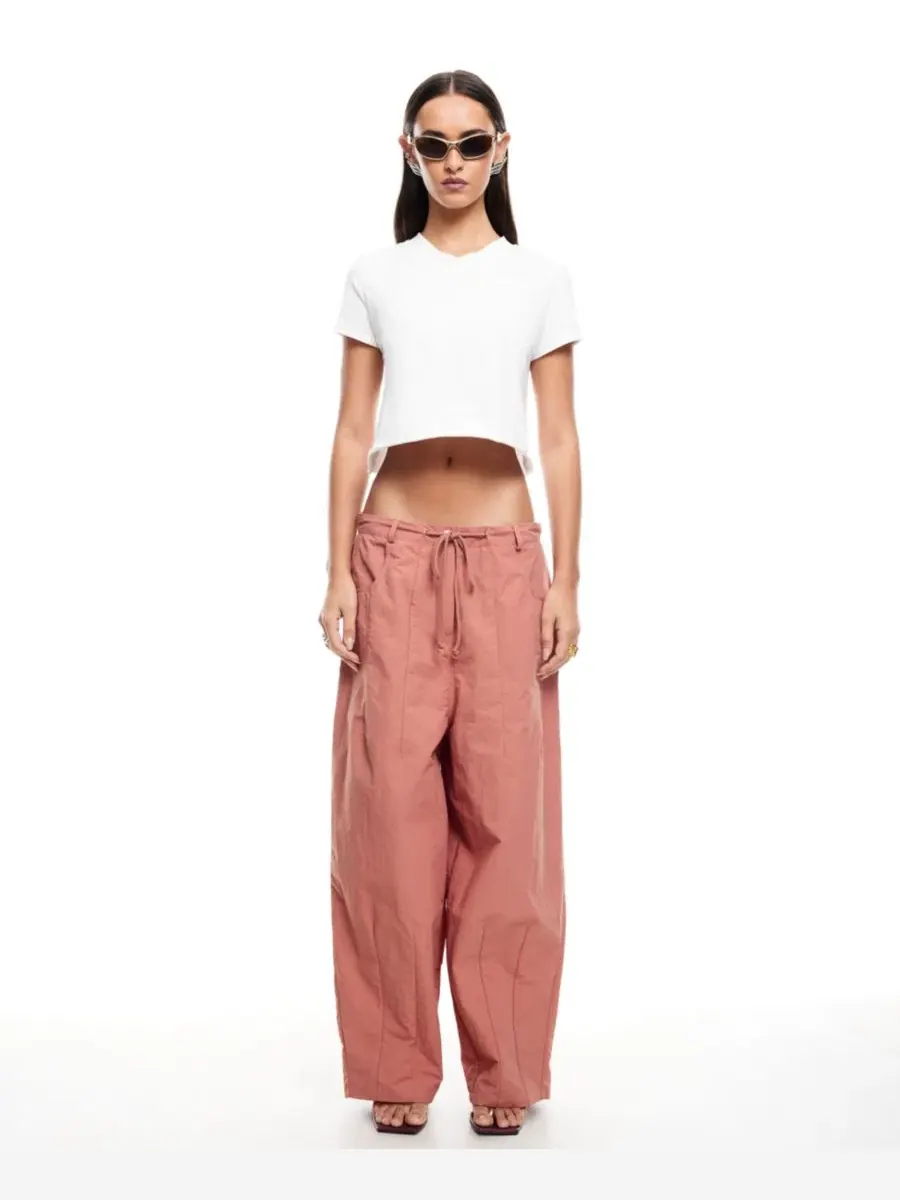 Женские брюки с заниженной посадкой и застежкой-молнией Lioness Riptide Pants, Mocha Mousse — изображение 1 из 5