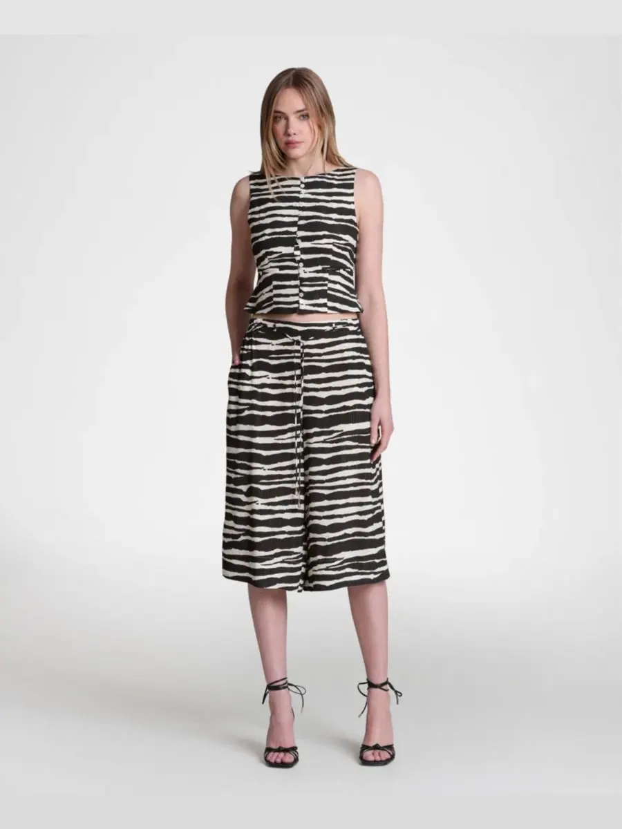 Топ без рукавов с лодочным вырезом и пуговицами Avec Les Filles, Zebra Print — изображение 2 из 7