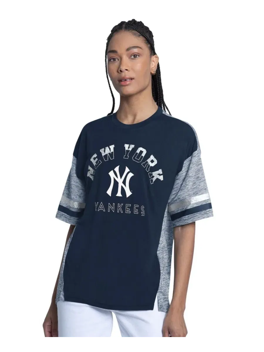 Женский топ оверсайз с блестящим принтом New York Yankees Off-Season Oversized Top G-III 4Her by — изображение 1 из 3