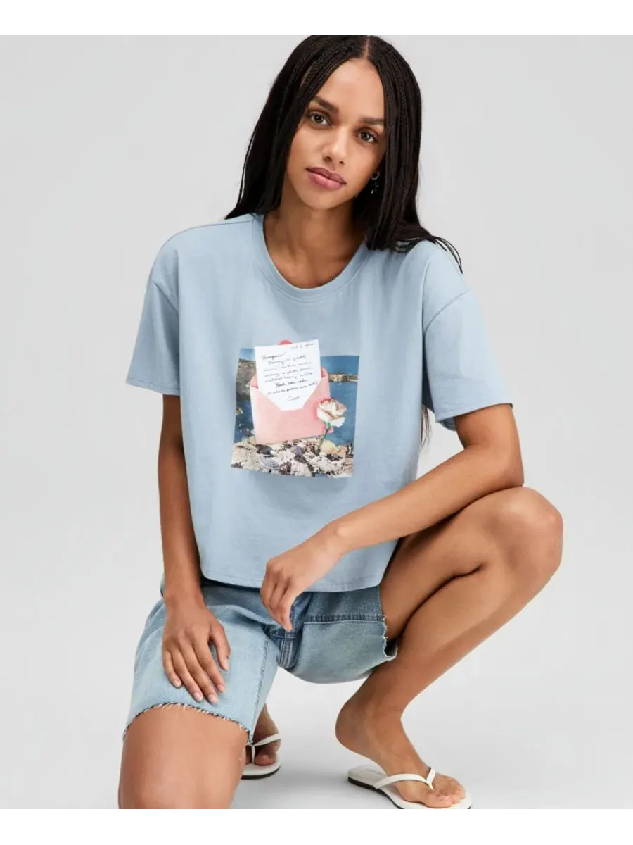 Женская укороченная футболка с принтом в виде открытки And Now This, стальной — изображение 2 из 4