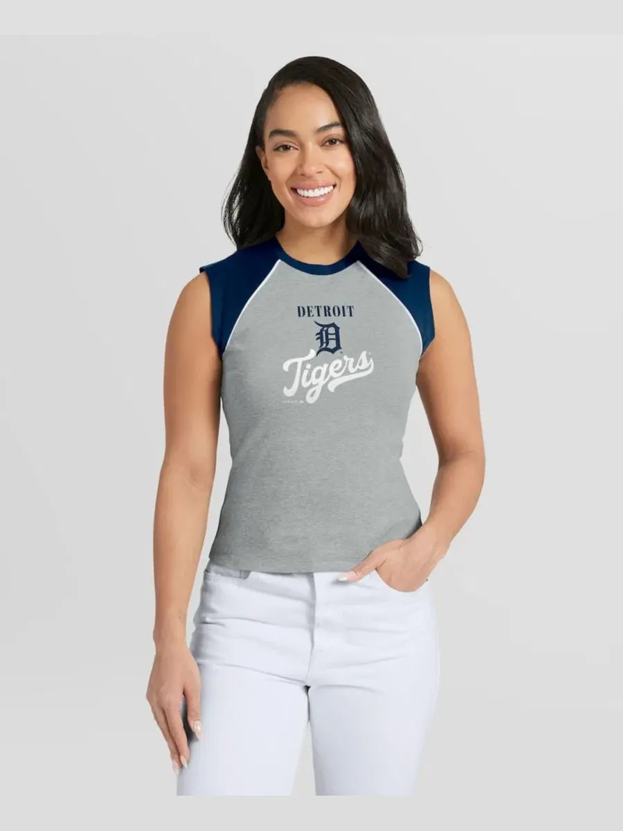 Женский укороченный топ-безрукавка с реглан-рукавами, с принтом Detroit Tigers WEAR by Erin Andrews — изображение 1 из 4