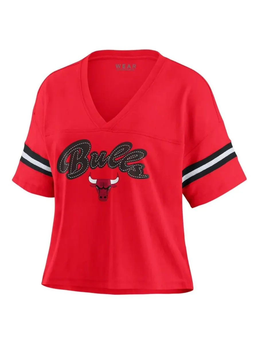 WEAR by Erin Andrews Женская красная футболка Chicago Bulls больших размеров с V-образным вырезом и — изображение 3 из 3