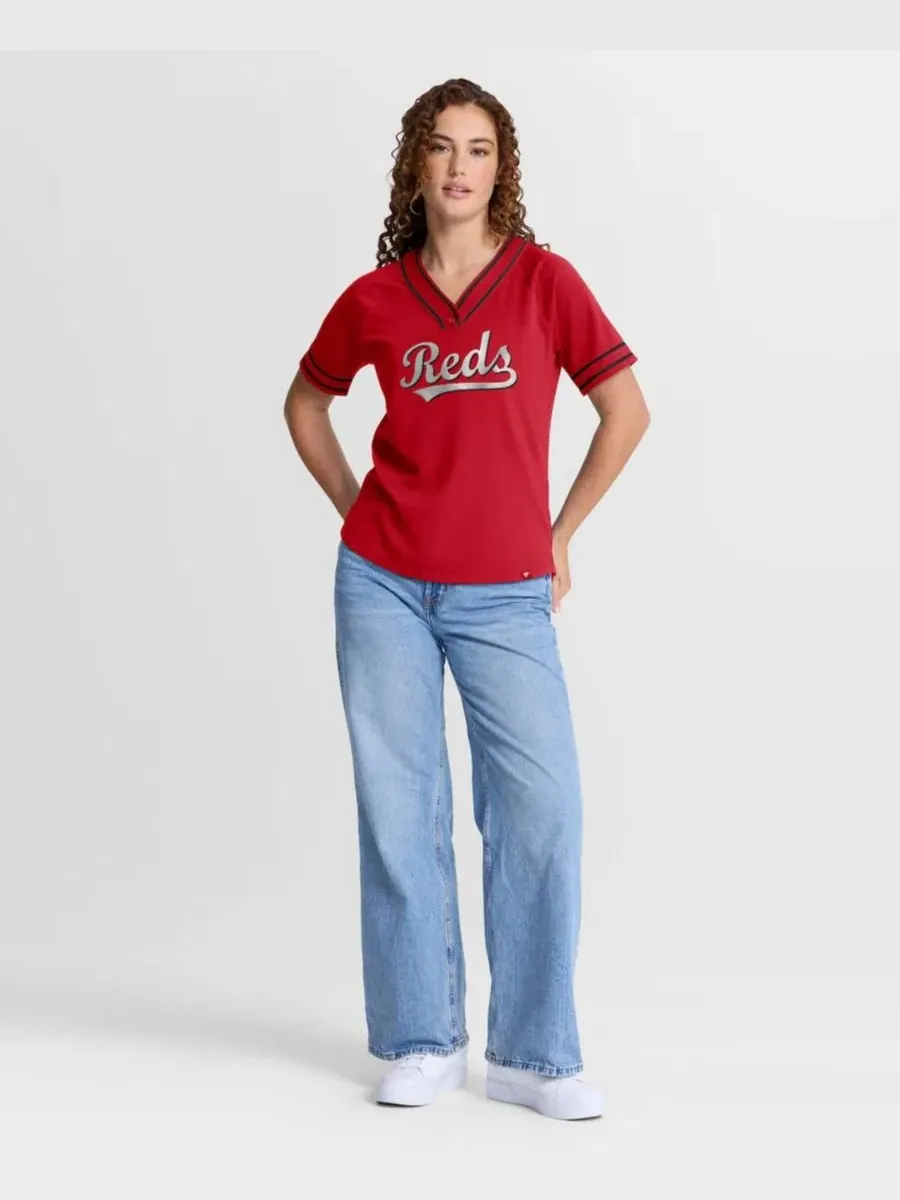 Женская красная футболка с V-образным вырезом и рукавами реглан Cincinnati Reds Diva Race Ahead — изображение 2 из 3