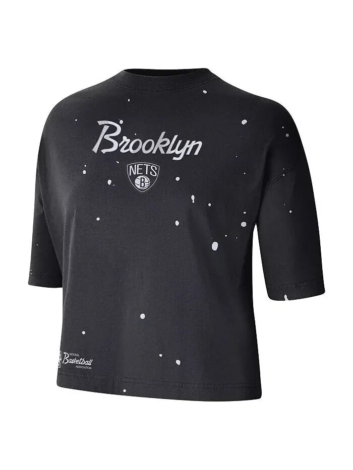 Черная женская укороченная футболка Brooklyn Nets Courtside Splatter Nike — изображение 2 из 3