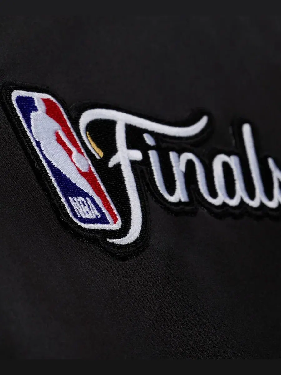 Куртка сатиновая с полной застежкой на кнопках New York Knicks 2026 NBA Finals Champions Mitchell & — изображение 2 из 5