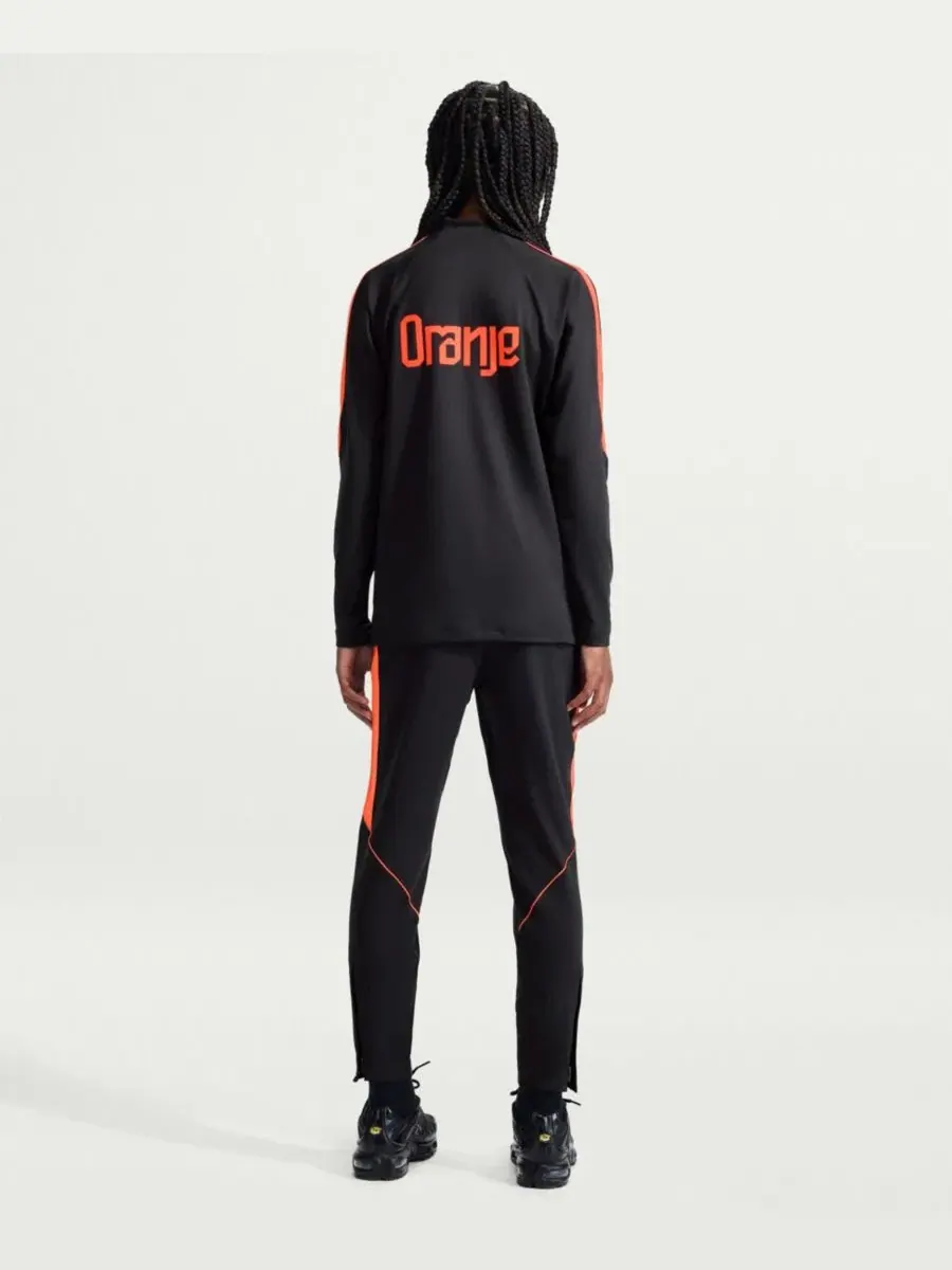 Футболка-дрилл с длинным рукавом и четверть-застежкой Nike Netherlands National Team 2026 Strike — изображение 3 из 5, черный