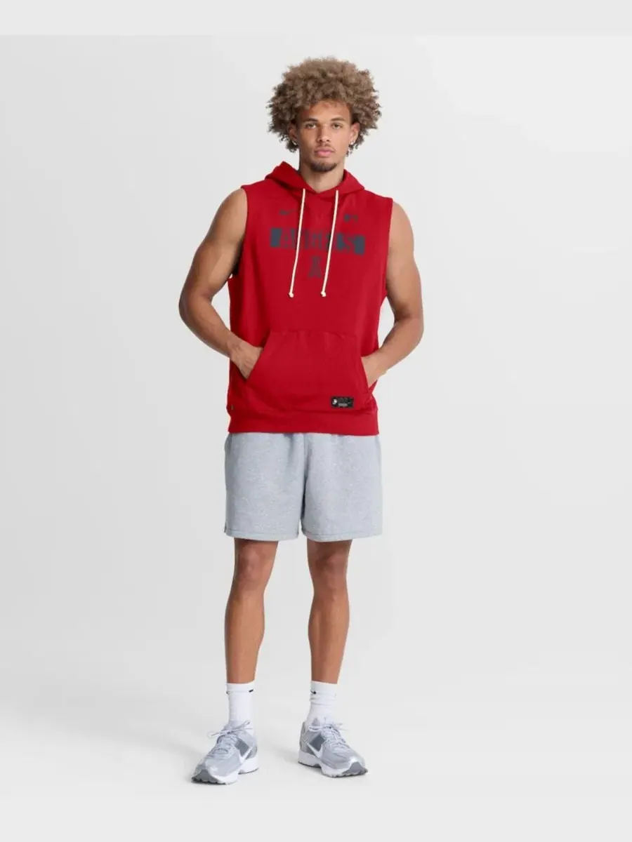 Худи без рукавов Dri-FIT с капюшоном, модель Standard Issue Nike — изображение 2 из 3, красный