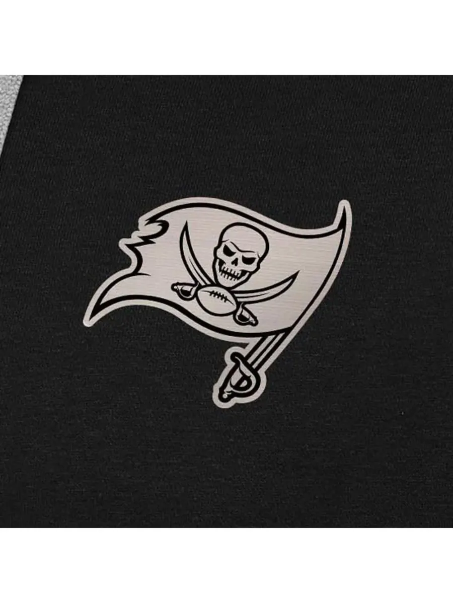 Antigua Мужская черная толстовка с капюшоном Tampa Bay Buccaneers Brushed Carbon Victory — изображение 4 из 4, черный