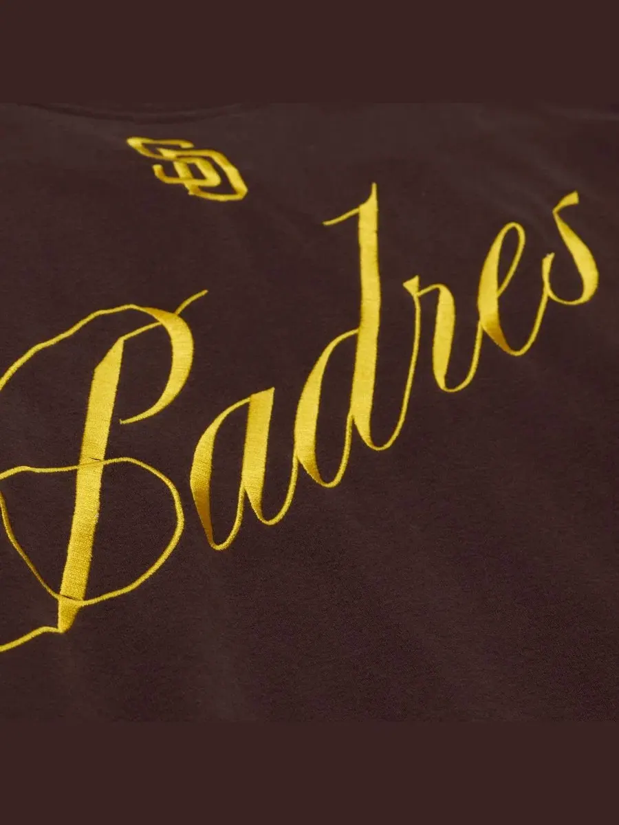 Свитшот женский с принтом Script Mitchell & Ness — изображение 2 из 5, коричневый