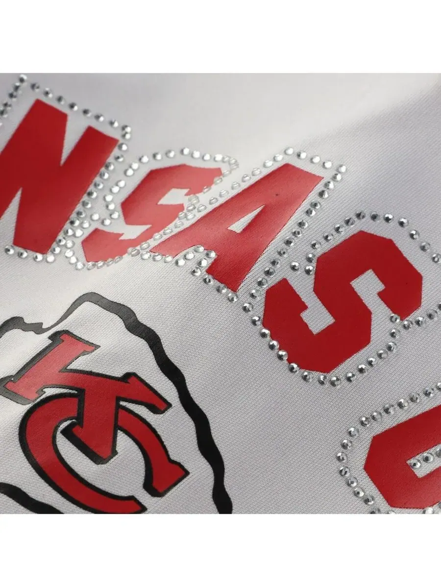 Футболка с V-образным вырезом Patrick Mahomes White Kansas City Chiefs Plus Size Bling Fanatics — изображение 4 из 4, белый