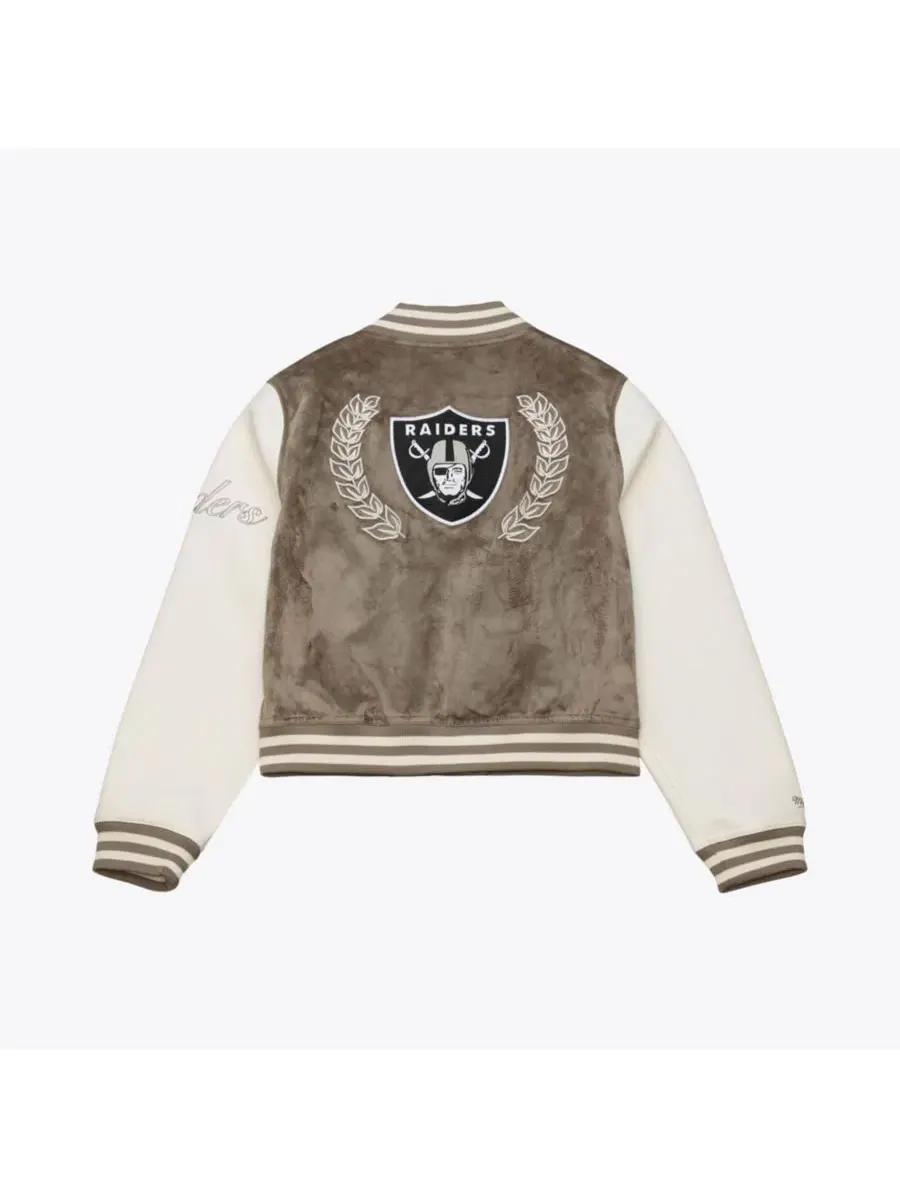 Женская куртка-ветровка Full-snap Varsity Oakland Raiders Mitchell & Ness — изображение 5 из 6, бежевый